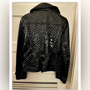 Burberry faux leather jacket. Used but in perfect condition. Size 6 (usa).